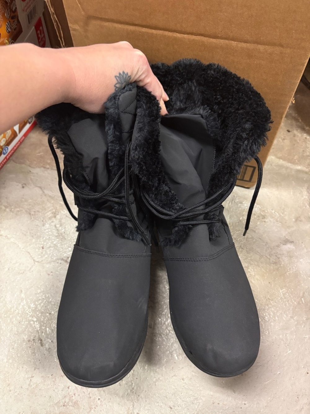 totes Black Quilted Faux-Fur Lined Winter Boots - Picture 4 of 4